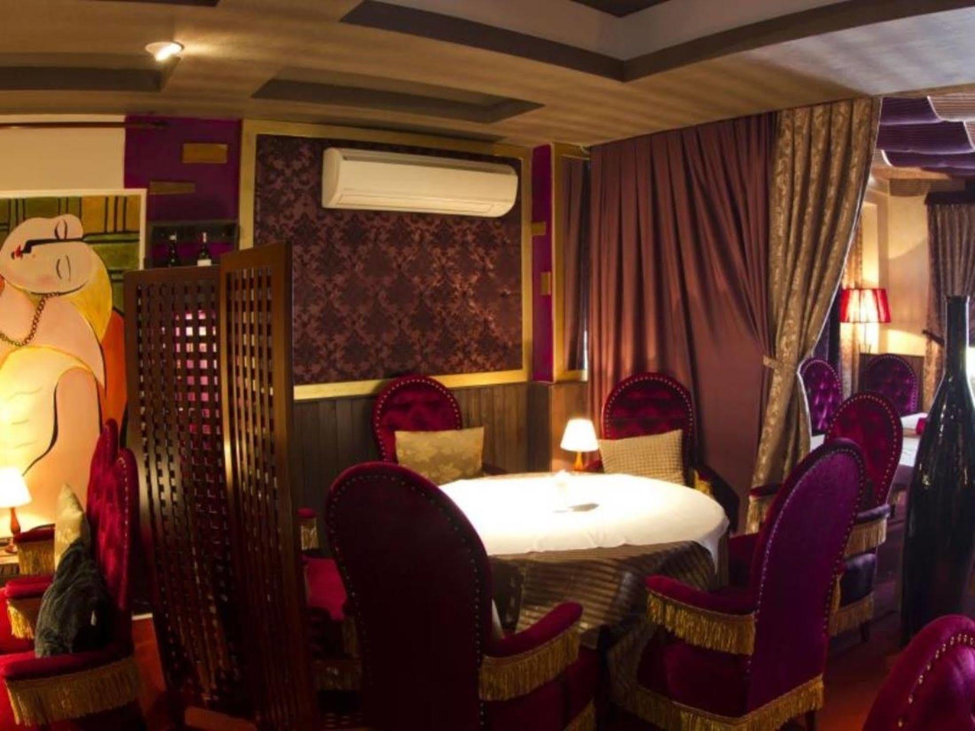 Crown Diamond Hotel - Phu My Hung District 7 Хошимін Екстер'єр фото