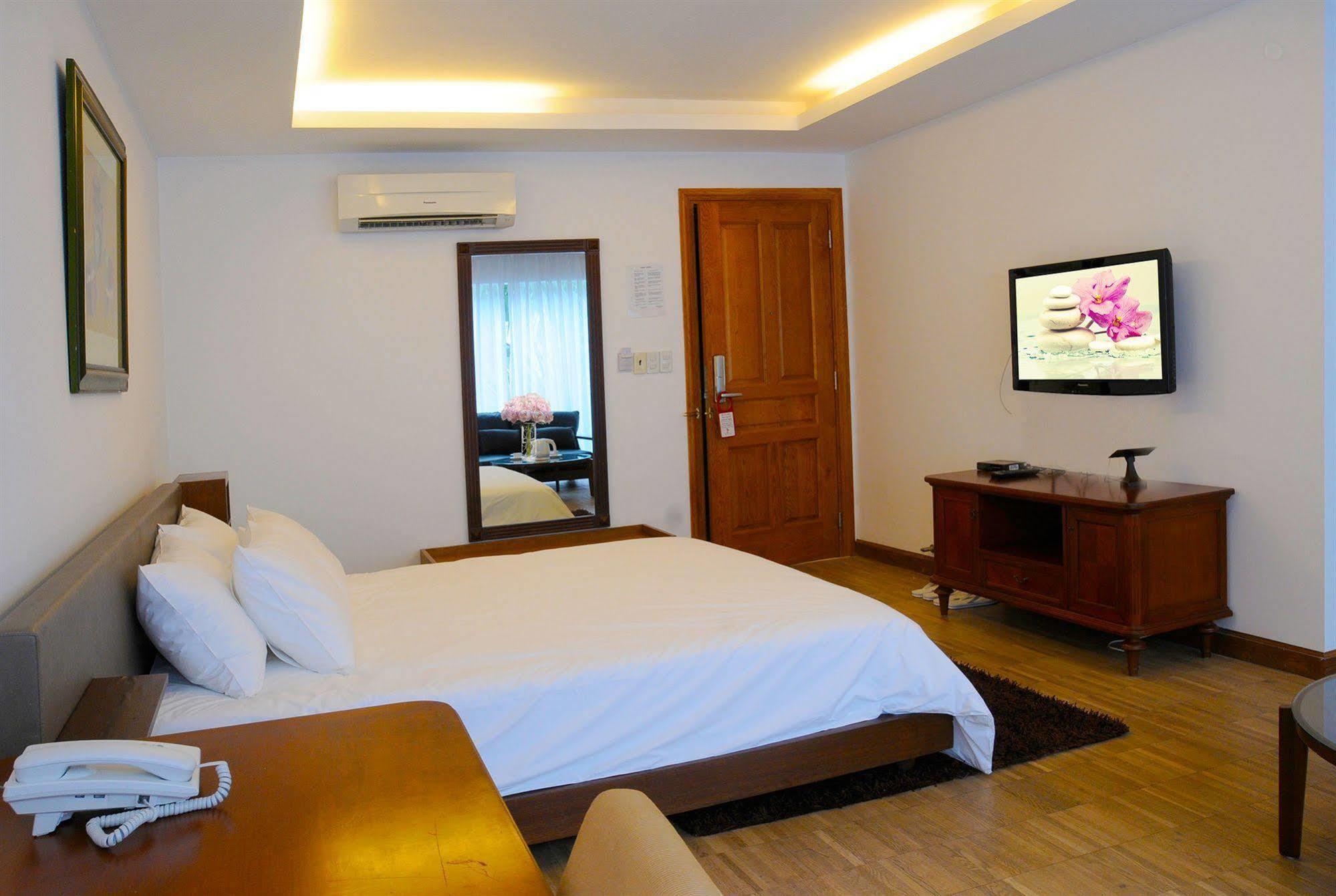 Crown Diamond Hotel - Phu My Hung District 7 Хошимін Екстер'єр фото