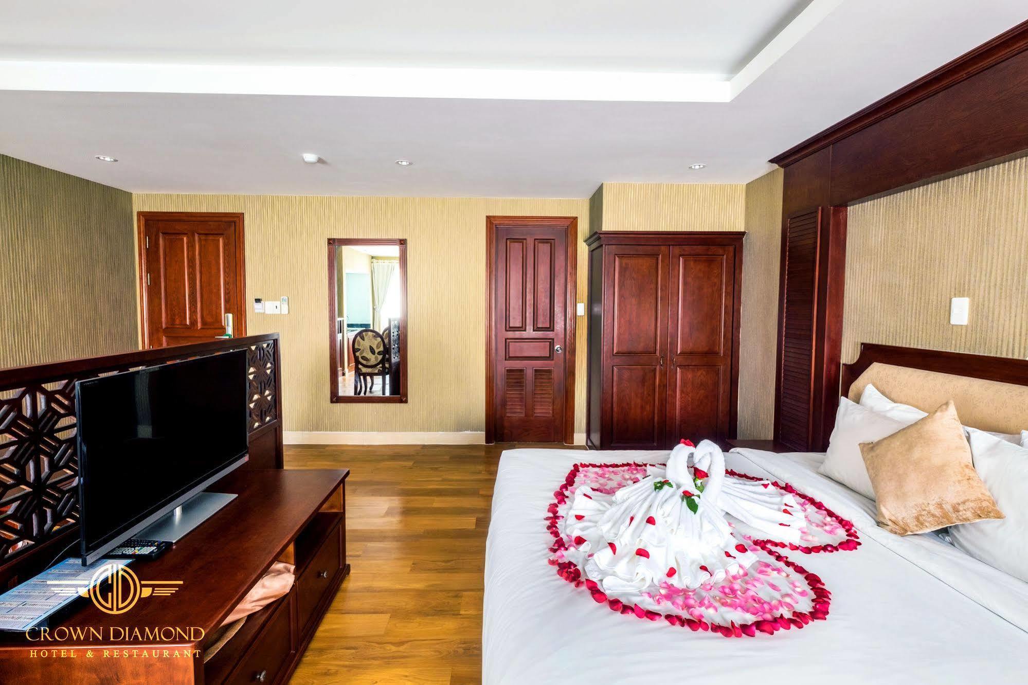 Crown Diamond Hotel - Phu My Hung District 7 Хошимін Екстер'єр фото